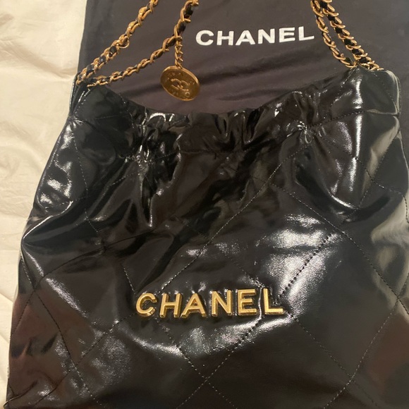 CHANEL Black and Gold Quilted Shoulder Bag with Flap Closure - Picture 1 of 13